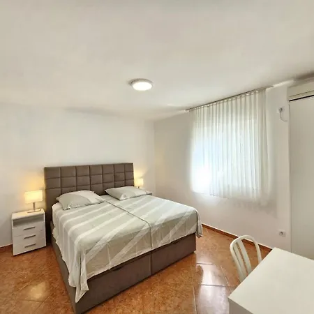 Tomislav Nv Mali With Terrace 250 M From The