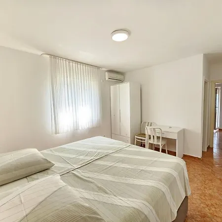 Apartman Tomislav Nv Mali With Terrace 250 M From The *