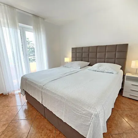 Tomislav Nv Mali With Terrace 250 M From The Apartman Novi Vinodolski