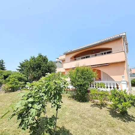 Tomislav Nv Mali With Terrace 250 M From The Apartman Novi Vinodolski